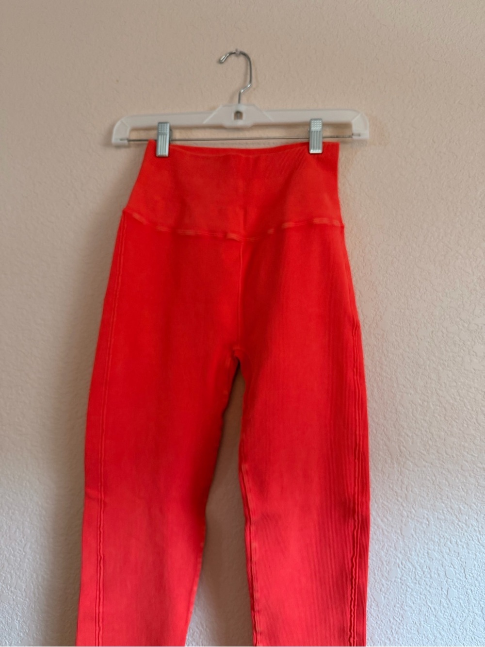 Daily Practice High-Waist Coral Ribbed Leggings Lettuce Hem - Picture 4 of 6
